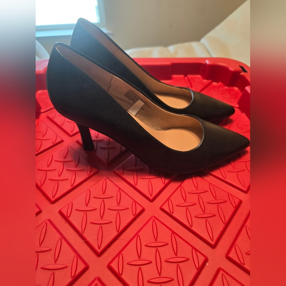 Women's black heels